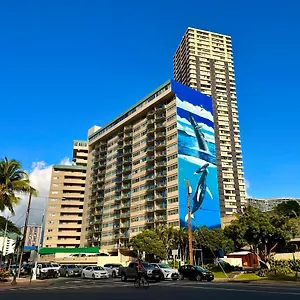 Waikiki 2 Bedrooms, 1 Bath, Free Parking, Sleep 6 Apartment